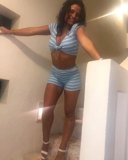 Jade Chynoweth feet photo thumbnail