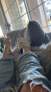 Jade Chynoweth feet photo thumbnail