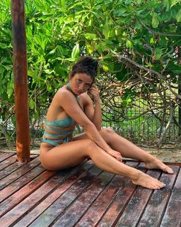 Jade Chynoweth feet photo thumbnail