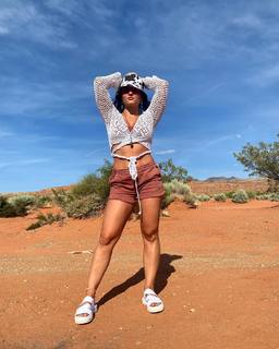 Jade Chynoweth feet photo thumbnail
