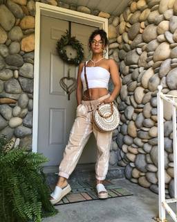 Jade Chynoweth feet photo thumbnail