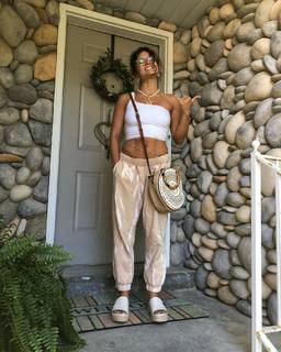 Jade Chynoweth feet photo thumbnail