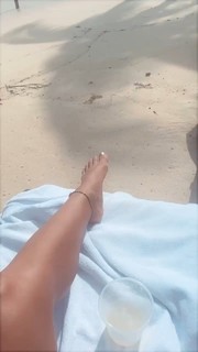 Jade Chynoweth feet photo thumbnail