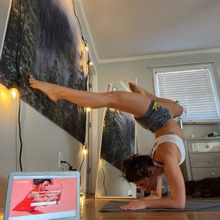 Jade Chynoweth feet photo thumbnail