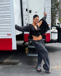 Jade Chynoweth feet photo thumbnail