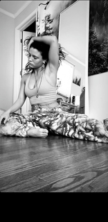 Jade Chynoweth feet photo thumbnail