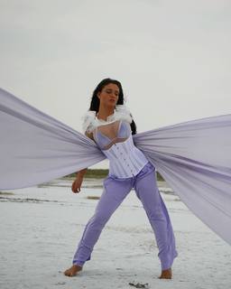 Jade Chynoweth feet photo thumbnail