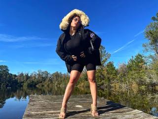 Jade Chynoweth feet photo thumbnail