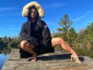 Jade Chynoweth feet photo thumbnail