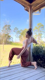Jade Chynoweth feet photo thumbnail