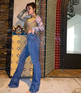 Jade Chynoweth feet photo thumbnail