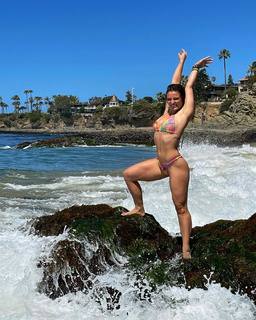 Jade Chynoweth feet photo thumbnail