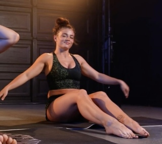 Jade Chynoweth feet photo thumbnail