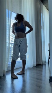 Jade Chynoweth feet photo thumbnail