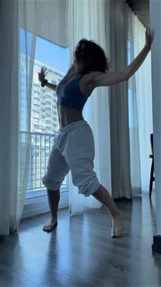 Jade Chynoweth feet photo thumbnail