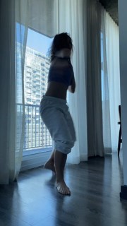 Jade Chynoweth feet photo thumbnail