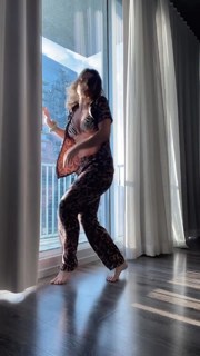 Jade Chynoweth feet photo thumbnail