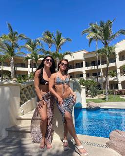 Jade Chynoweth feet photo thumbnail