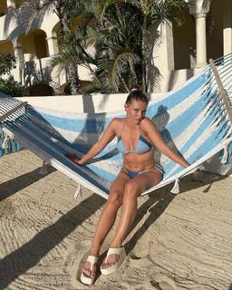 Jade Chynoweth feet photo thumbnail