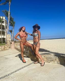 Jade Chynoweth feet photo thumbnail