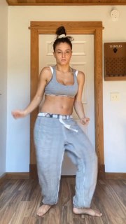 Jade Chynoweth feet photo thumbnail