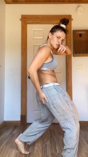 Jade Chynoweth feet photo thumbnail