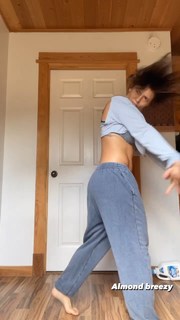 Jade Chynoweth feet photo thumbnail