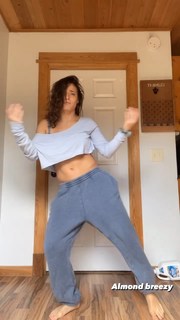 Jade Chynoweth feet photo thumbnail