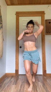 Jade Chynoweth feet photo thumbnail