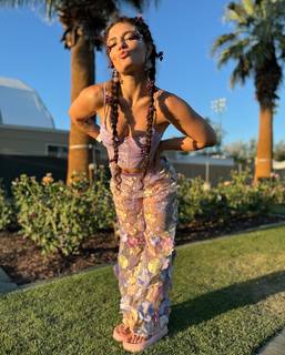 Jade Chynoweth feet photo thumbnail