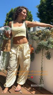 Jade Chynoweth feet photo thumbnail