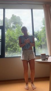 Jade Chynoweth feet photo thumbnail