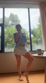 Jade Chynoweth feet photo thumbnail