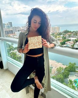 Jade Tailor feet photo 8