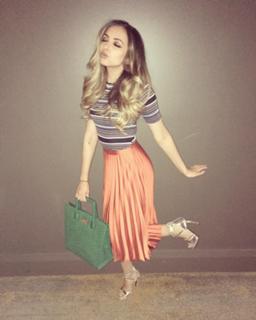 Jade Thirlwall feet photo thumbnail