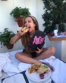 Jade Thirlwall feet photo thumbnail