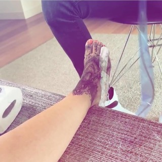 Jade Thirlwall feet photo thumbnail