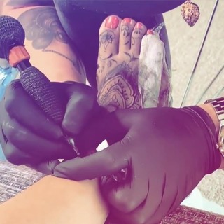 Jade Thirlwall feet photo thumbnail