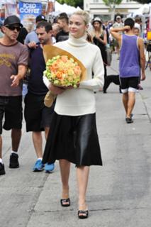 Jaime King feet photo thumbnail