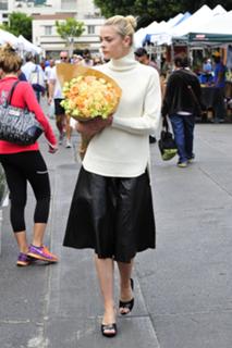 Jaime King feet photo thumbnail