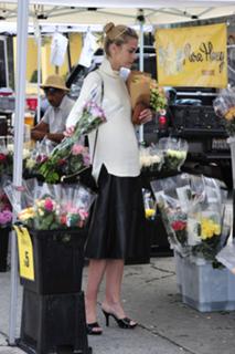 Jaime King feet photo thumbnail