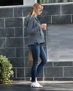 Jaime King feet photo thumbnail