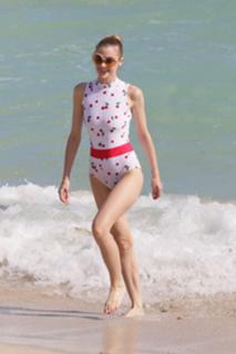 Jaime King feet photo thumbnail