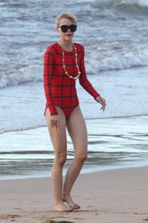 Jaime King feet photo thumbnail