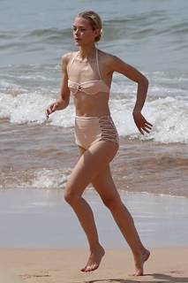 Jaime King feet photo thumbnail