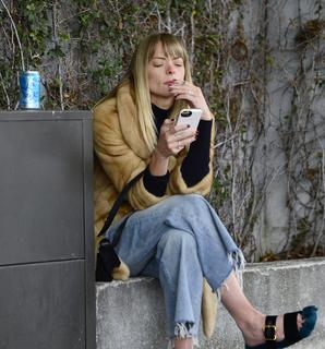 Jaime King feet photo thumbnail