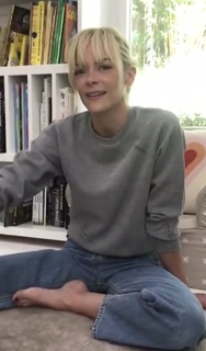 Jaime King feet photo thumbnail