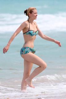 Jaime King feet photo thumbnail