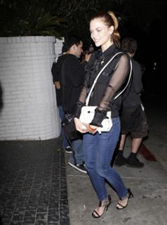 Jaime King feet photo thumbnail