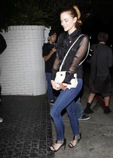Jaime King feet photo thumbnail